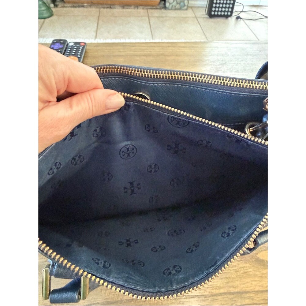 Tory Burch Robinson Double Zip Saffiano Leather Tote Navy Blue Handbag - Picture 4 of 5